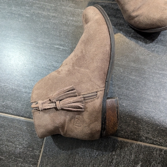 Ran Booties with Tassle - Picture 4 of 5